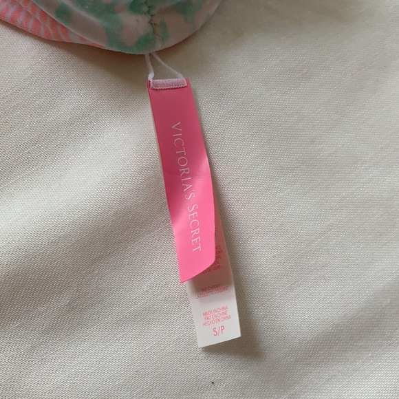 Victoria’s Secret reversible bikini bottoms - Picture 7 of 7